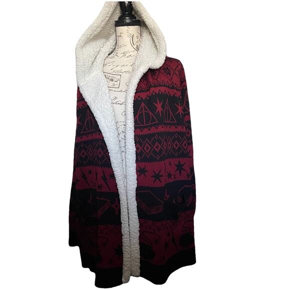 Harry Potter Deathly Hallows Fair Isle Sherpa Hooded Cardigan Size 2X Burgundy - Picture 7 of 7
